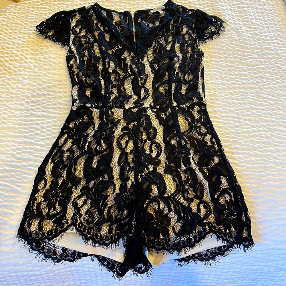 Charlotte Russe lined contrast lace romper - like new condition Small blk/crème